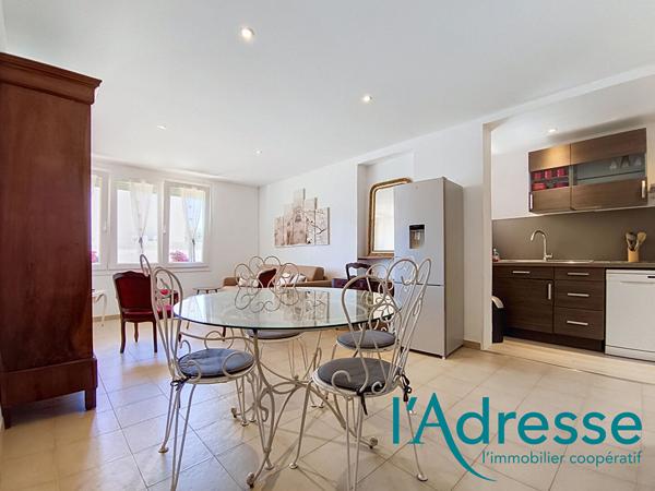 Quartier résidentiel Minelle, agréable villa 132 m², 2 appartements, parkings & grand garage 26m2!