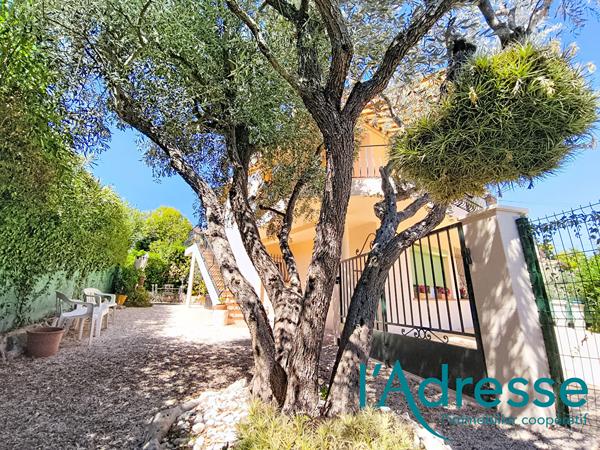 Quartier résidentiel Minelle, agréable villa 132 m², 2 appartements, parkings & grand garage 26m2!