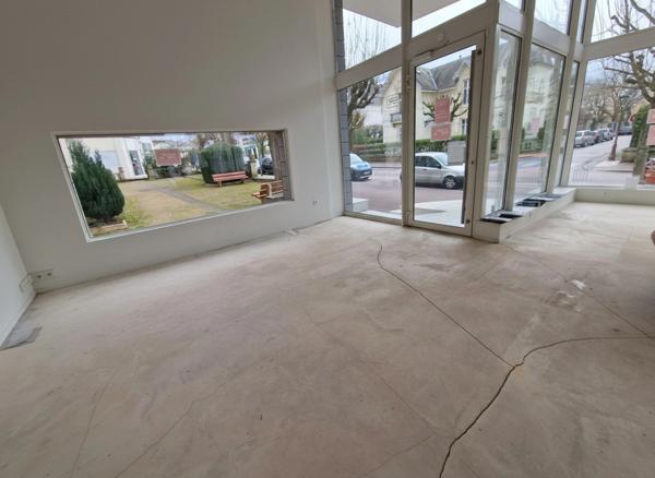 LOCAL 256 m2 à vendre VITTEL (88) Idéal RESTAURANT ou MAGASIN Quartier THERMAL