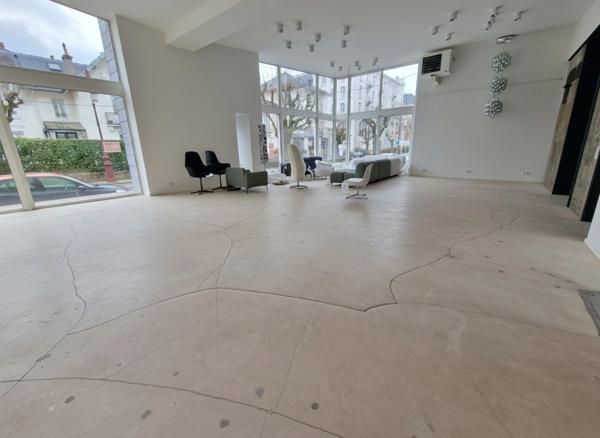 LOCAL 256 m2 à vendre VITTEL (88) Idéal RESTAURANT ou MAGASIN Quartier THERMAL