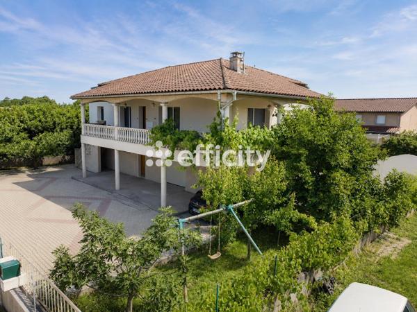 Maison
         5 pièces
        - 148 m² 348 000 € *