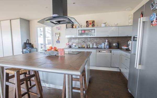 Maison à vendre    5 pièces •  Eyjeaux