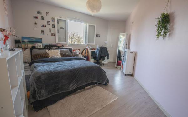 Maison à vendre    5 pièces •  Eyjeaux