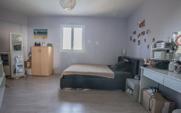 Maison à vendre    5 pièces •  Eyjeaux