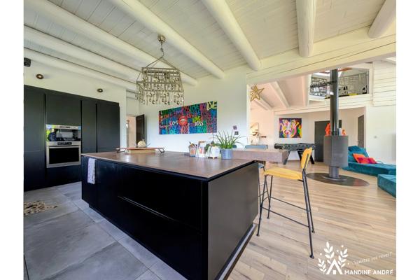 Maison
         4 pièces
        - 205 m² 489 000 € *