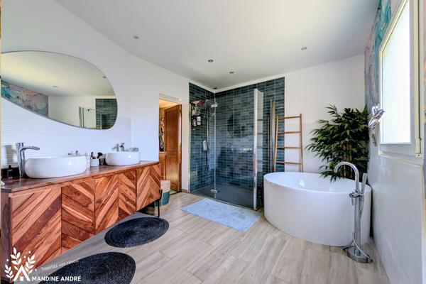 Maison
         4 pièces
        - 205 m² 489 000 € *