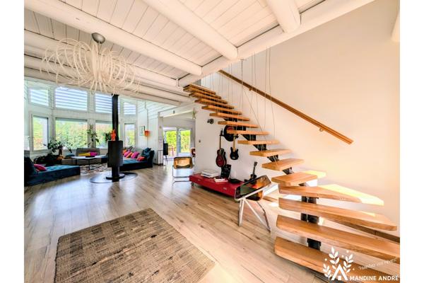 Maison
         4 pièces
        - 205 m² 489 000 € *