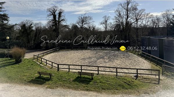 En EXCLUSIVITf VIP - Dans cadre exceptionnel - 8mn HOUDAN - Appartement T2+ - 1 chambre - séjour double - 137000 Euros HAI