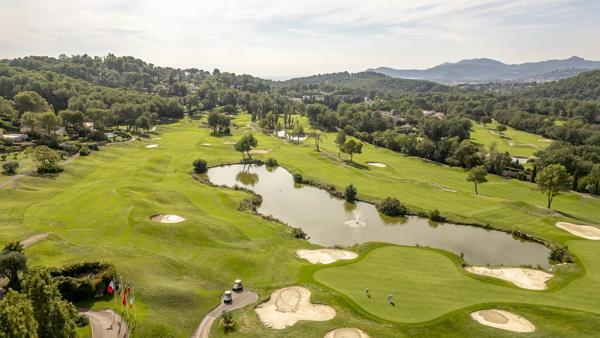 Exclusivité - Magnifique appartement de 4 pièces situé dans une résidence de standing sur le Golf à Mougins