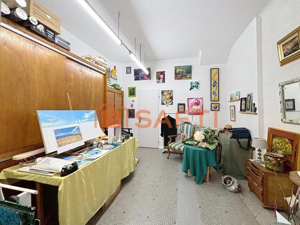 Au cœur de la bastide de Geaune, immeuble ancien de 225 m² avec local commercial et appartement, authenticité et potentiel.