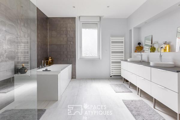 Maison de maître revisitée, esprit contemporain et parc arboré