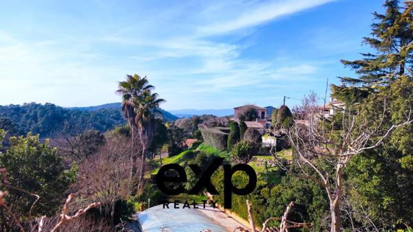 Propriété 5 pièces, piscine et terrain 2298 m2 aux Adrets de l'Estérel