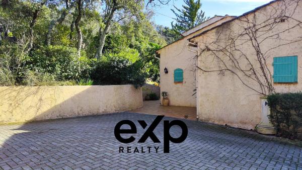 Propriété 5 pièces, piscine et terrain 2298 m2 aux Adrets de l'Estérel