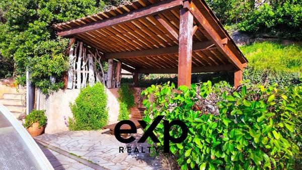 Propriété 5 pièces, piscine et terrain 2298 m2 aux Adrets de l'Estérel