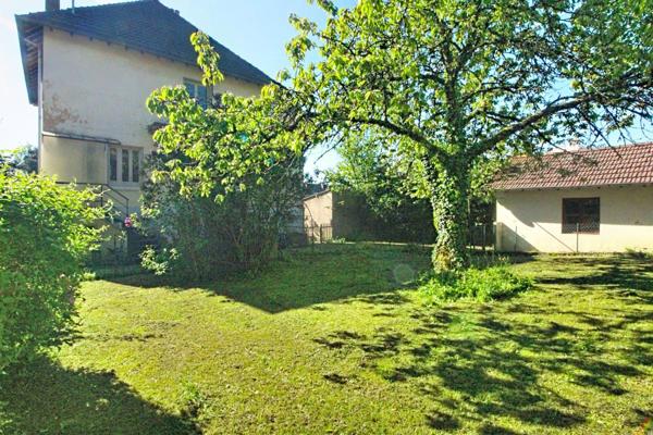 Maison de maître avec fort potentiel à deux pas du centre !