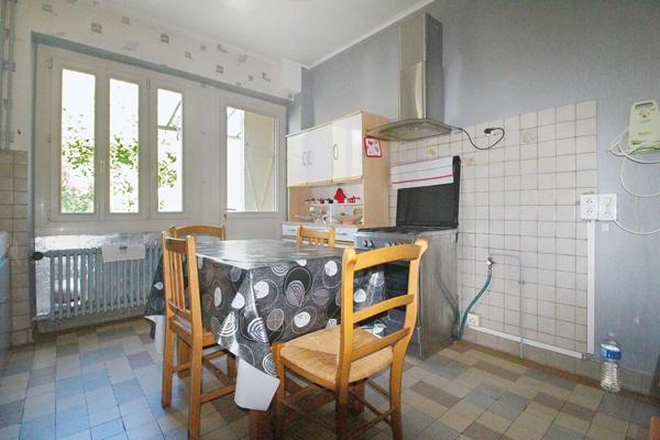 Maison de maître avec fort potentiel à deux pas du centre !