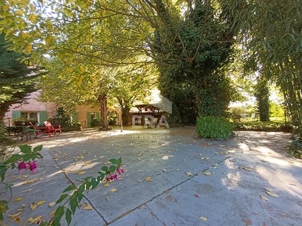 Maison Realmont 14 pièce(s) 370.88 m2