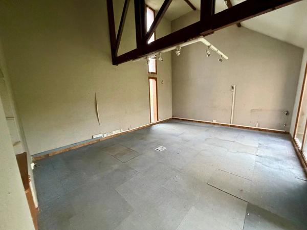 Vente                                                      Bureau
                        
                                         250 m2                     à Malemort