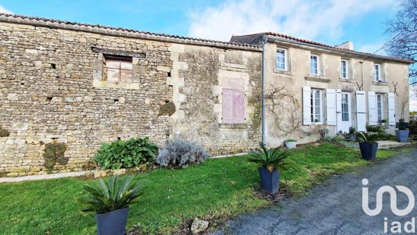 Maison de village 6 pièces de 167 m² à Foussais-Payré (85240)