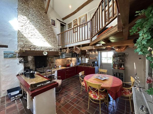 Domaine clos avec 2 maisons, piscine chauffée et dépendances – Idéal projet familial ou gîtes