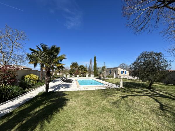 Domaine clos avec 2 maisons, piscine chauffée et dépendances – Idéal projet familial ou gîtes