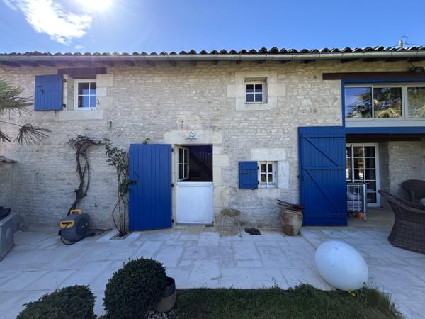 Domaine clos avec 2 maisons, piscine chauffée et dépendances – Idéal projet familial ou gîtes
