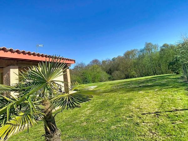 Grande villa de plain pied avec double garage