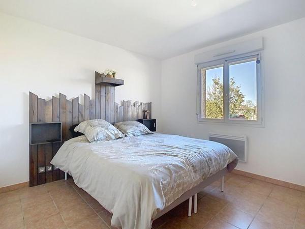 Grande villa de plain pied avec double garage