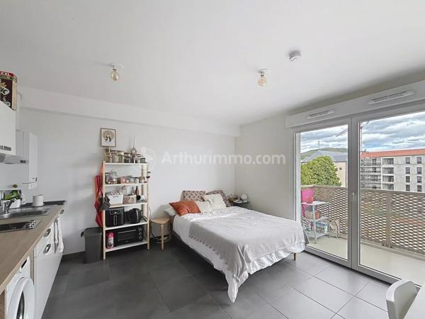 Location                                                      Appartement
                        
                     1 pièces                      28 m2                     à Clermont-Ferrand