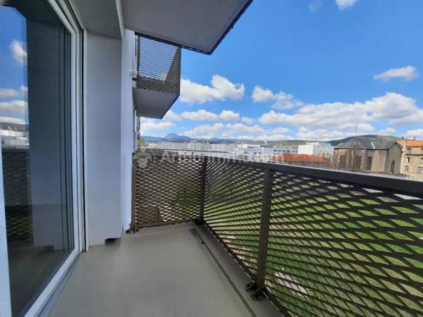 Location                                                      Appartement
                        
                     1 pièces                      28 m2                     à Clermont-Ferrand