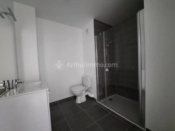 Location                                                      Appartement
                        
                     1 pièces                      28 m2                     à Clermont-Ferrand