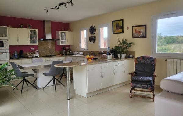 Vente Maison AVEC 244M2 DE GARAGE - COUR -PATIO Montagnac   