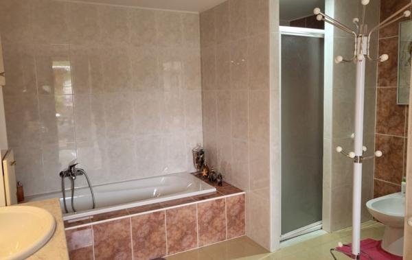 Vente Maison AVEC 244M2 DE GARAGE - COUR -PATIO Montagnac   