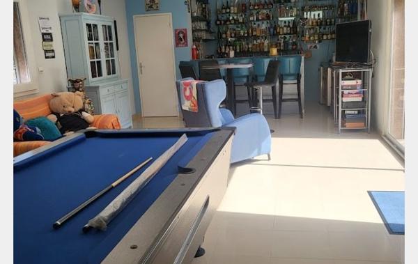 Vente Maison AVEC 244M2 DE GARAGE - COUR -PATIO Montagnac   