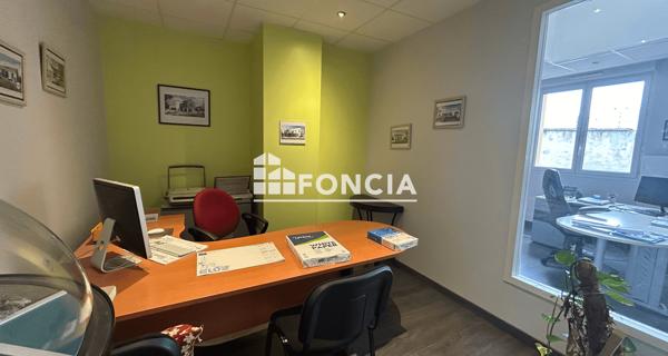 Location Local commercial 2 pièces 89.5 m² - Roanne 42300
