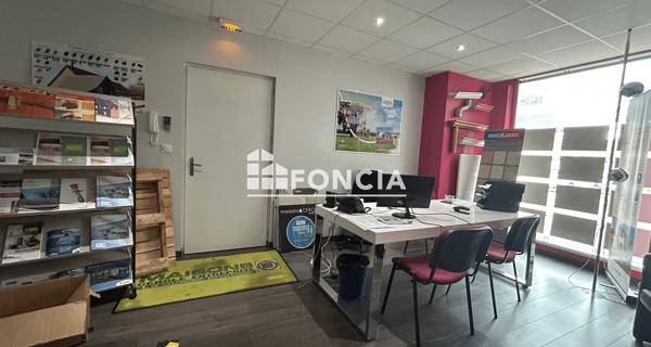 Location Local commercial 2 pièces 89.5 m² - Roanne 42300