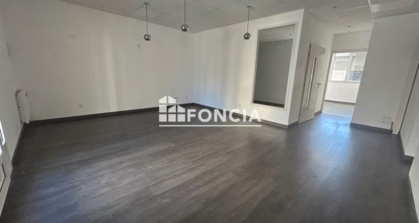 Location Local commercial 2 pièces 89.5 m² - Roanne 42300
