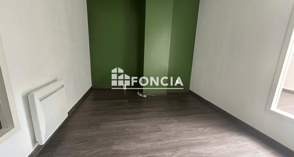 Location Local commercial 2 pièces 89.5 m² - Roanne 42300