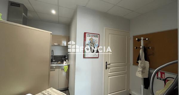 Location Local commercial 2 pièces 89.5 m² - Roanne 42300