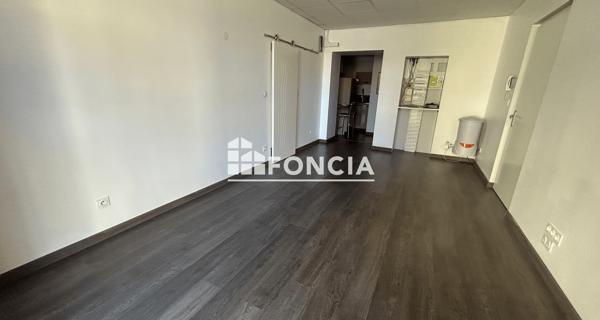Location Local commercial 2 pièces 89.5 m² - Roanne 42300