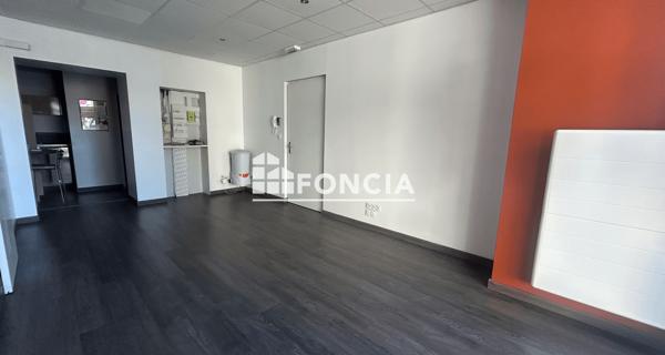 Location Local commercial 2 pièces 89.5 m² - Roanne 42300