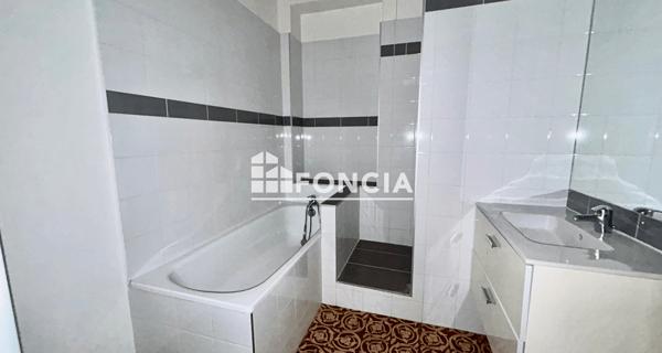 Location Appartement 4 pièces 134.63 m² - Lyon 69007