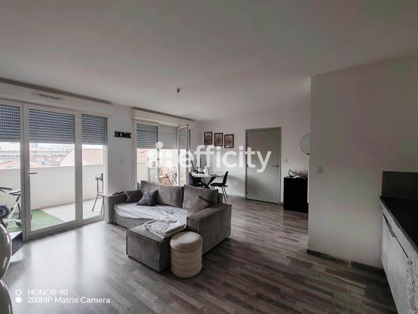 Appartement
         2 pièces
        - 48 m² 110 000 € *