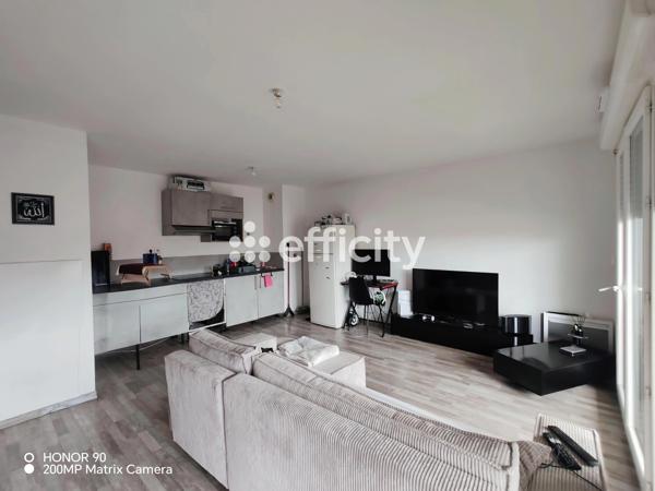 Appartement
         2 pièces
        - 48 m² 110 000 € *