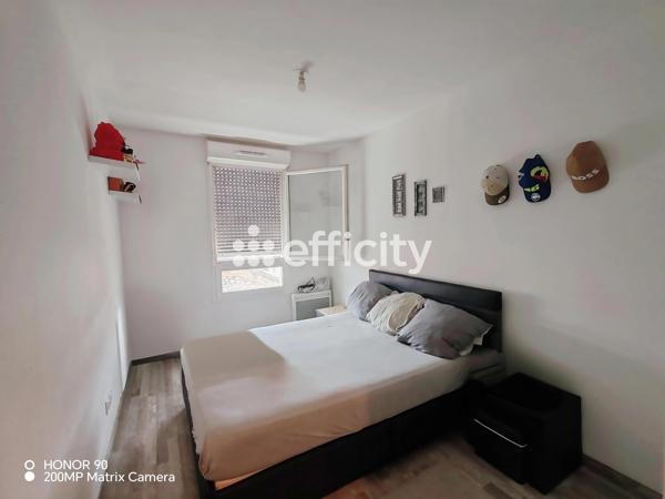 Appartement
         2 pièces
        - 48 m² 110 000 € *