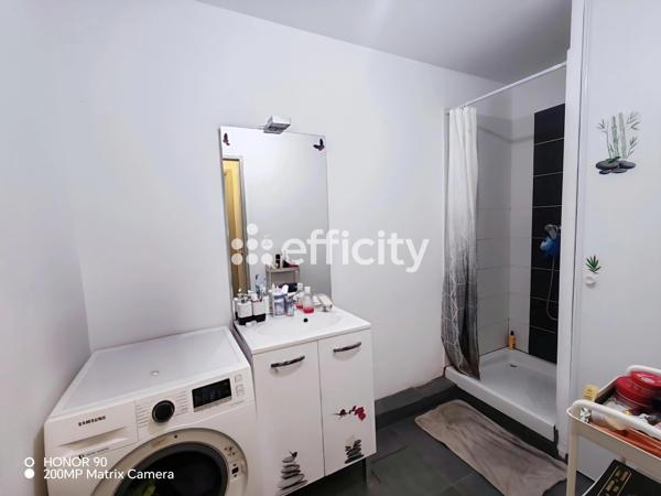Appartement
         2 pièces
        - 48 m² 110 000 € *