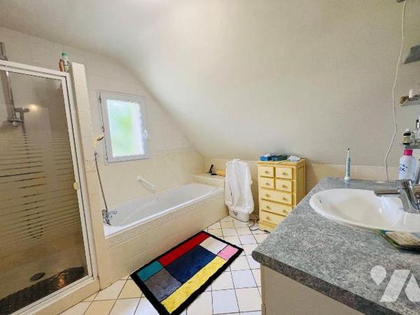 A VENDRE - GUERANDE - PROCHE LA BAULE - BELLE MAISON 4/5 CHAMBRES
Dans secteur calme et réside...