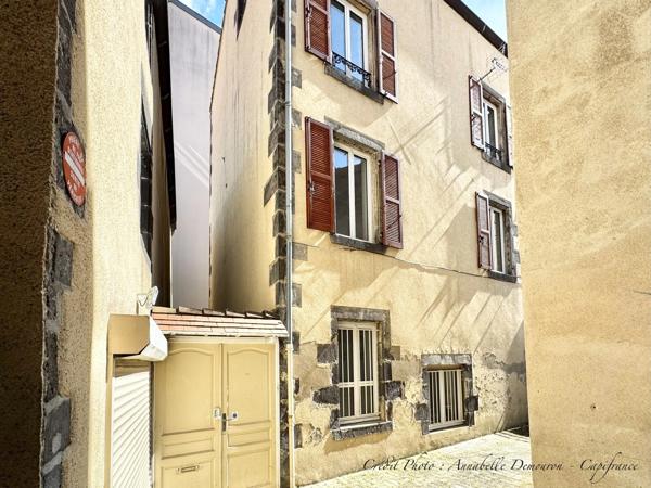CLERMONT-FERRAND - ENSEMBLE IMMOBILIER DE DEUX MAISONS – GARAGE – COUR PRIVÉE – FORTE RENTABILITÉ