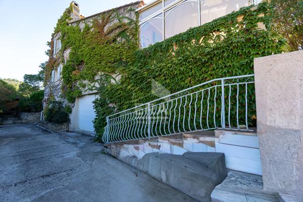 Maison Bouc Bel Air 5 pièce(s) 195 m2