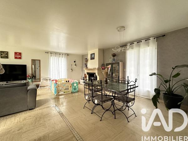 Maison à vendre 8 pièces 175 m² Sauzé-Vaussais